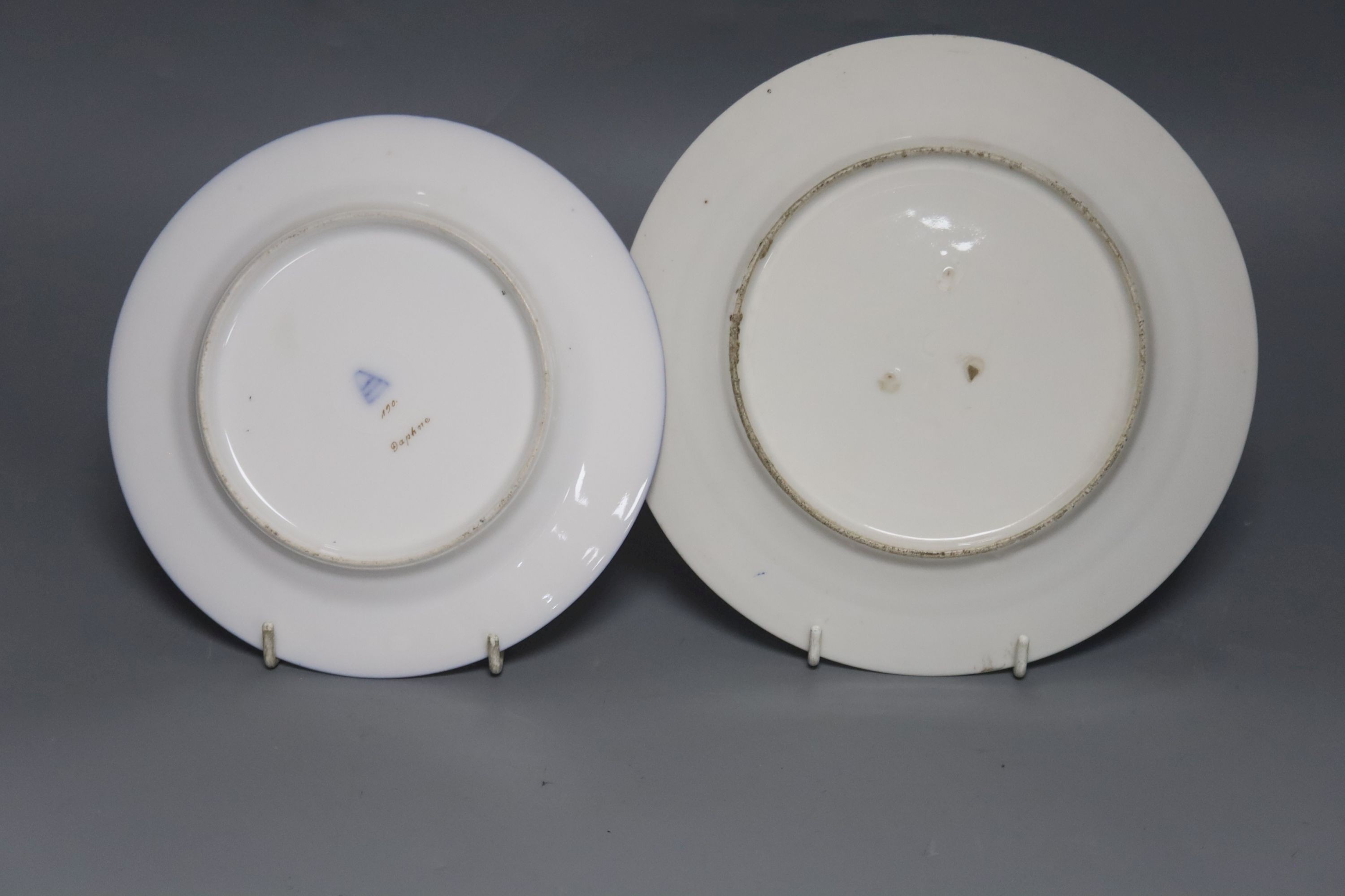 A Vienna style porcelain ‘Dapne’ portrait plate, c.1900 and a Paris porcelain Grecian revival plate, 21cm